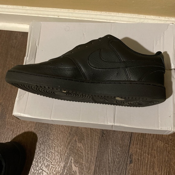 Black court visions (size 10) Comes with laces New condition | Basic black Nike - Picture 4 of 4